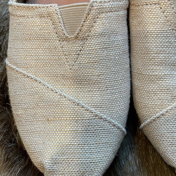 TOMS like new - Picture 2 of 6